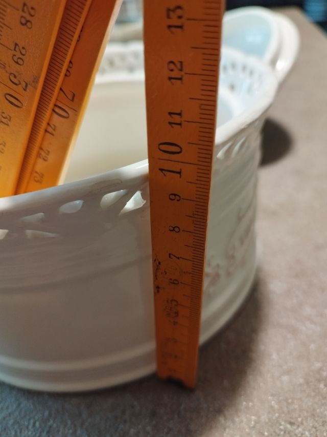 Biscottiera in ceramica bianca