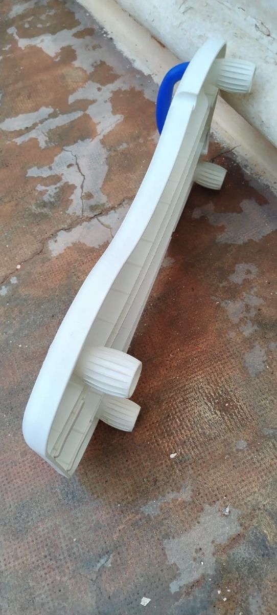 Sedile per vasca bianco e blu