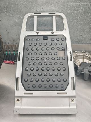 Portaequipajes trasero y kit herramientas