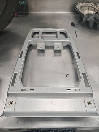 Portaequipajes trasero y kit herramientas