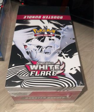 Caja sellada booster box White Flare