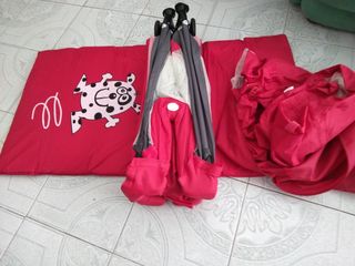 Carrito, corralito y canguro para bebé