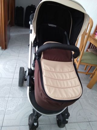 Carrito, corralito y canguro para bebé