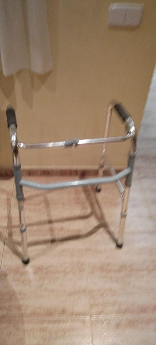 Deambulatore regolabile