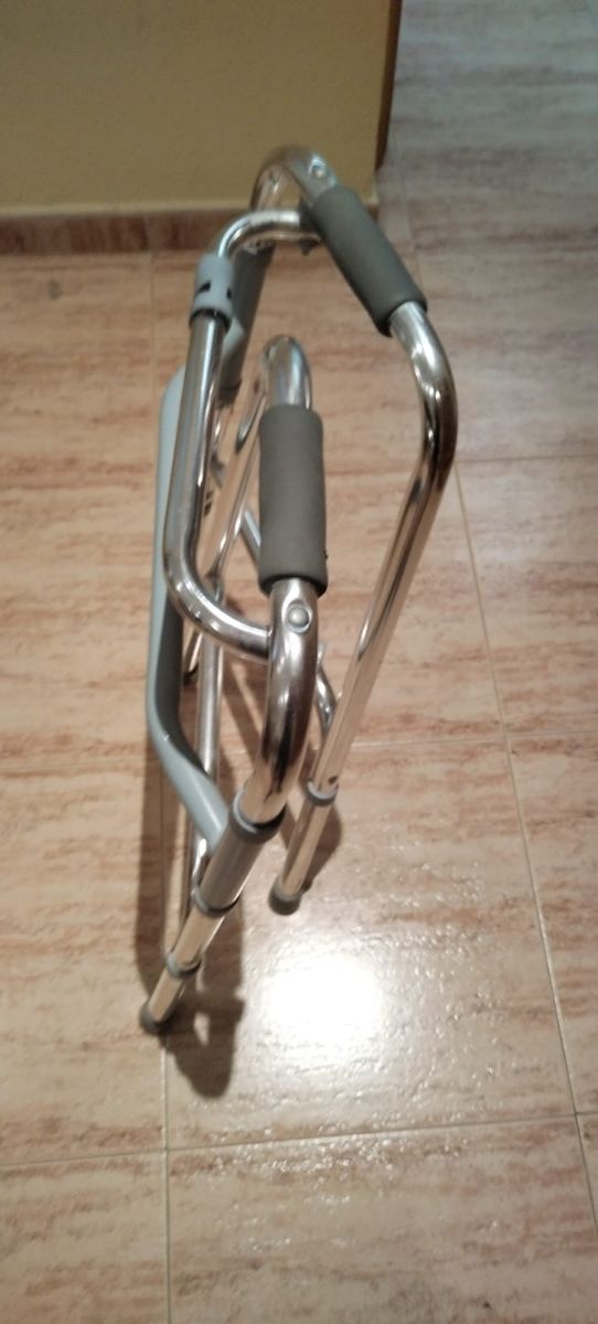 Deambulatore regolabile