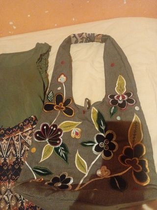 Lote Ropa m-Mujer: Top y Falda y regalo bolso.