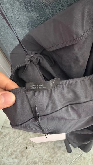 Vestido midi Zara gris con aplique