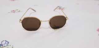 Gafas de sol doradas y marrones