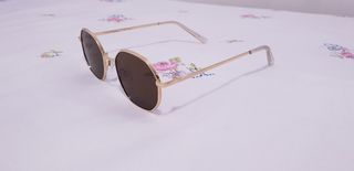 Gafas de sol doradas y marrones