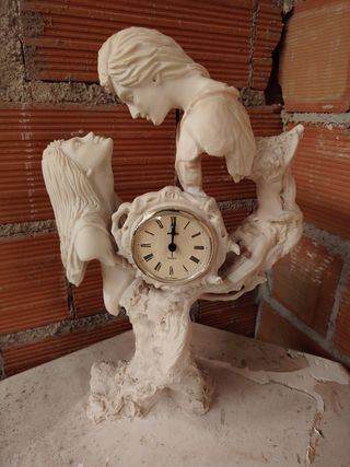 Figura Marmolina con Reloj