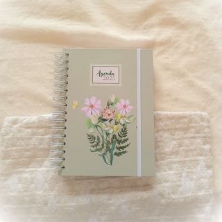Agenda 2025 com Flores e Borboleta