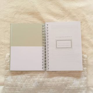 Agenda 2025 com Flores e Borboleta