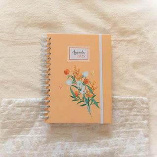 Agenda 2025 com Flores e Borboleta