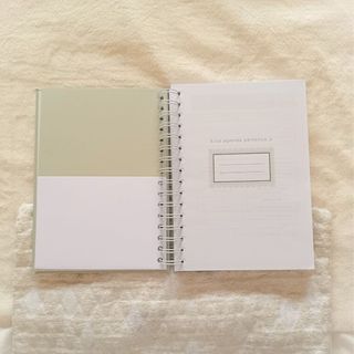 Agenda 2025 com Flores e Borboleta