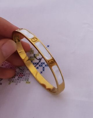 Brazalete dorado de acero inoxidable 