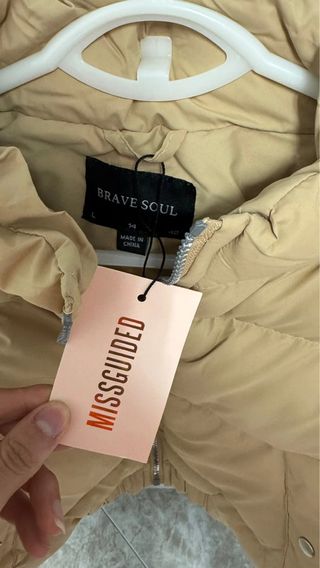 Cazadora Plumas Nude Missguided Talla L