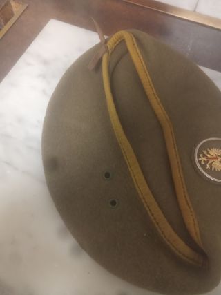 Gorra militar estilo boina