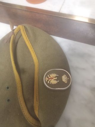 Gorra militar estilo boina