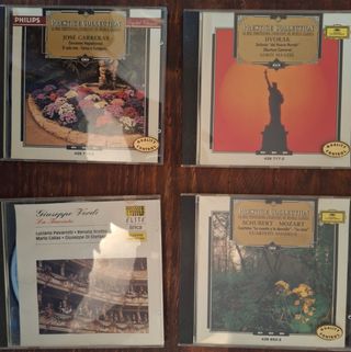 Mueble madera con CDs música clásica