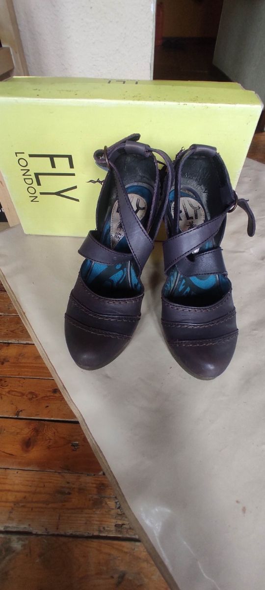 Zapatos de tacón Fly London morados