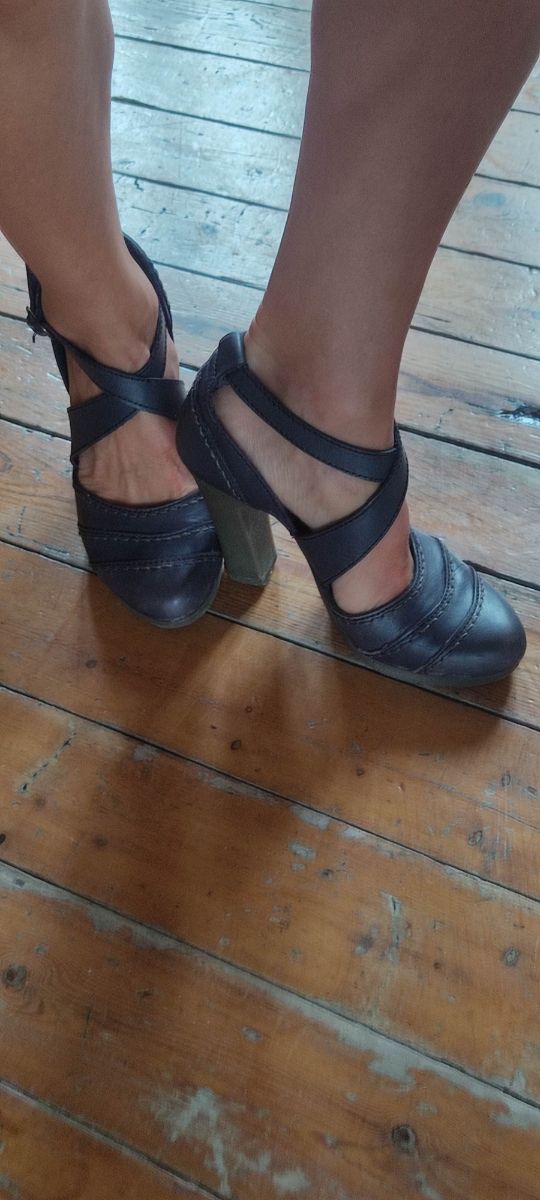 Zapatos de tacón Fly London morados