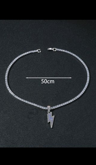 Cadena brillante con colgante rayo ⚡ – 15€