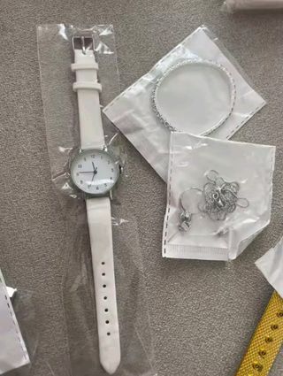 Conjunto de joyas para mujer, precio negociable.