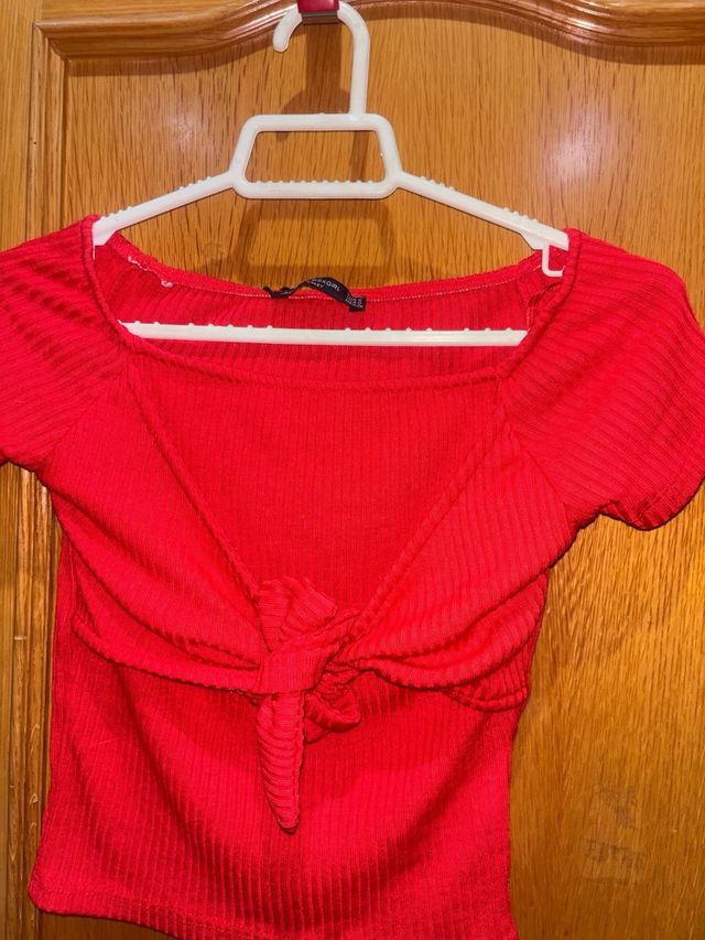 Top lazo rojo