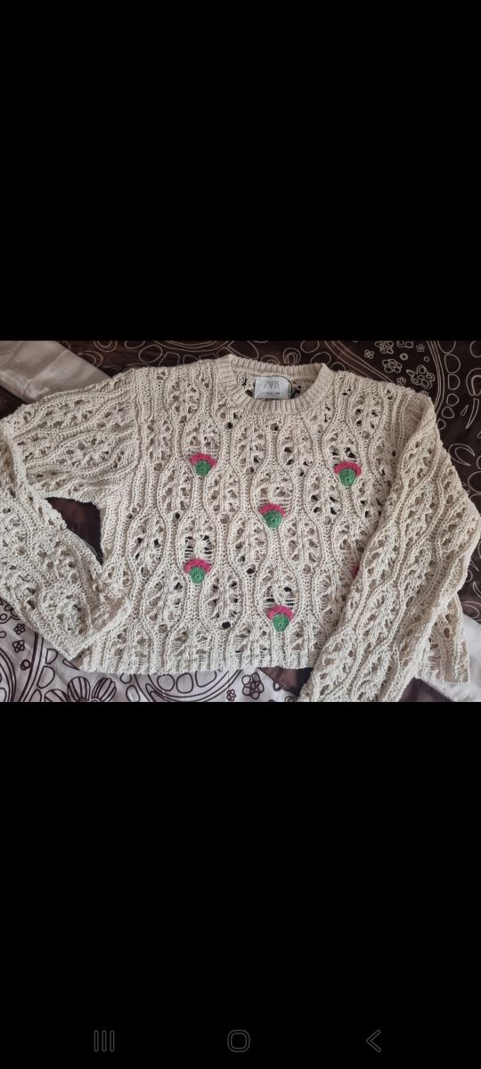 Jersey Zara calados con flores