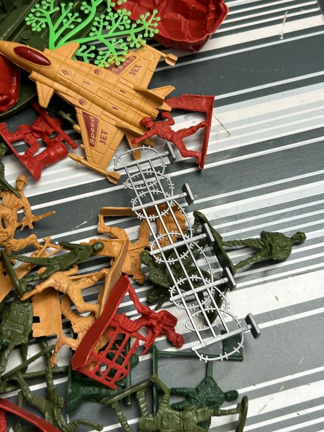 Lote de soldadidos pequeños