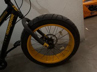 Bicicleta Fat Bike Mongoose Negra y Amarilla niño