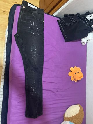 Pantalón vaquero Bershka negro desgastado