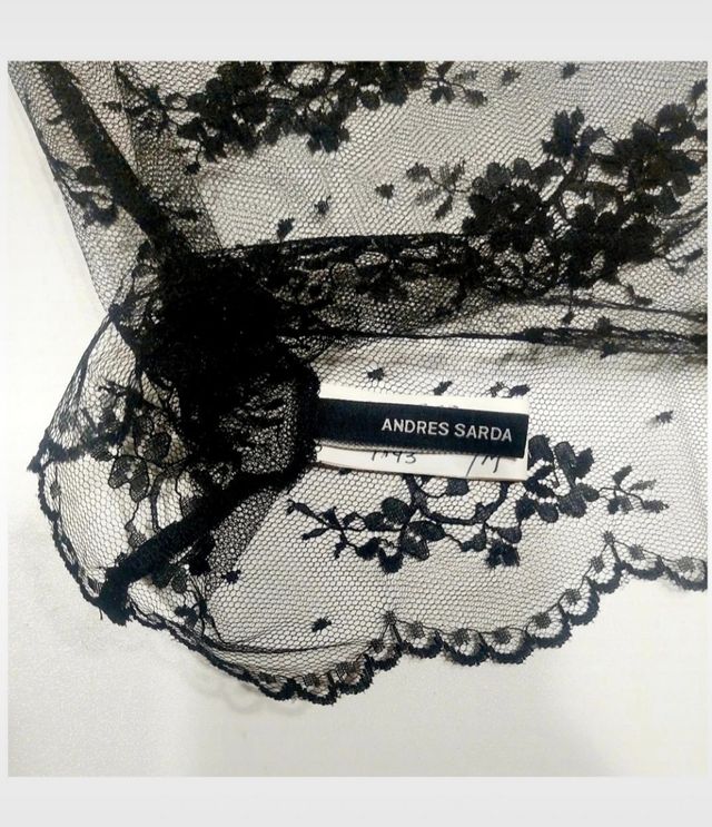 Andrés Sarda top preto em renda floral Tamanho M