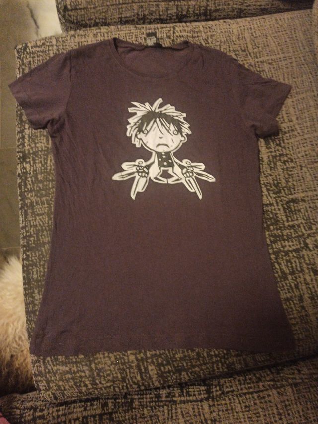 Camiseta Eduardo Manos Tijeras morada