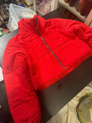 Casaco rojo con brillos