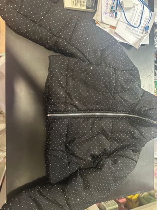 Casaco negro con brillo plateado