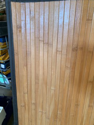 Alfombra de bambú y madera