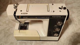 Máquina de Coser Toyota 9800 (Averiada)