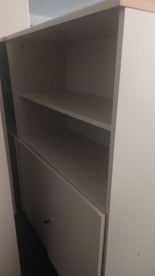 Mesa de oficina 20euros Estantaria mas armario 25