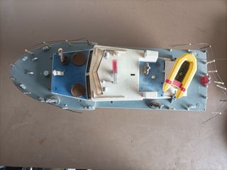Barco de juguete para reparar