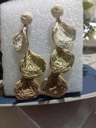Pendientes largos de rafia