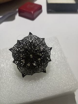 Anillo Flor Ajustable Negro y Plateado