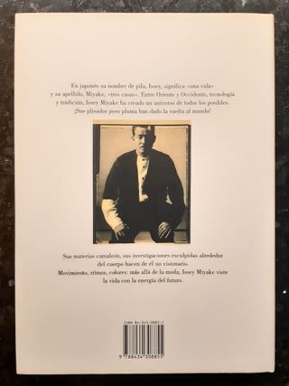 Issey Miyake - Universo de la moda