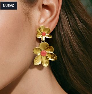 Conjunto de Joyas Flor Dorada con Coral