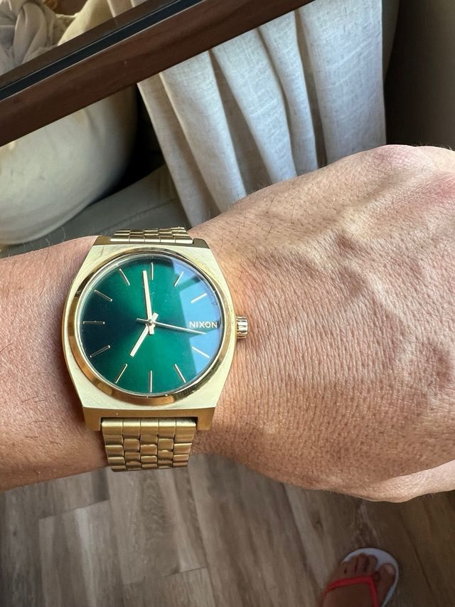Reloj Nixon dorado esfera verde