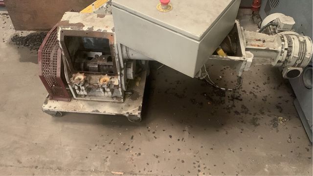 Triturador de plástico con sinfín