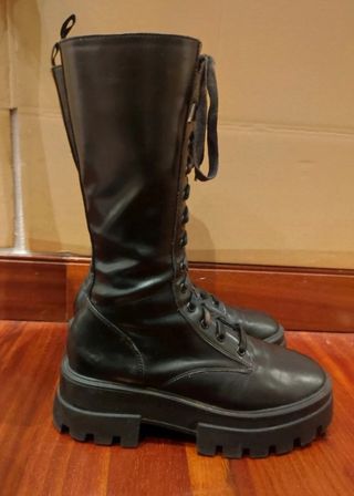 Botas altas Pull&Bear negras con cordones