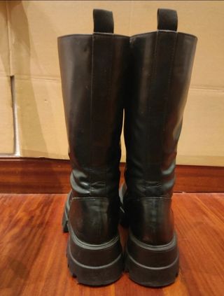 Botas altas Pull&Bear negras con cordones