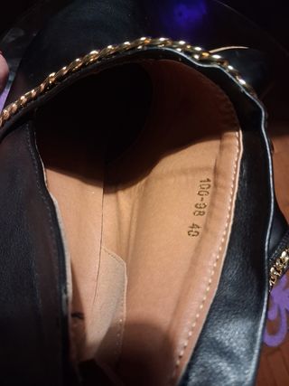 Tronchetti neri tacco alto con catena oro