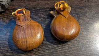 Castañuelas antiguas decoradas